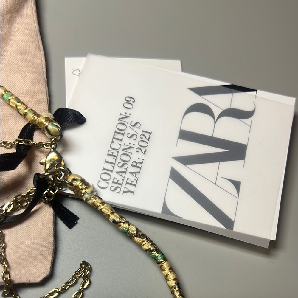 Zara Gold Necklace Set with Dainty Chain and Textured Pendant - Picture 5 of 6